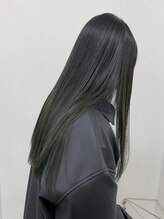 ツヤと潤いでヘアスタイルを楽しむトリートメント
