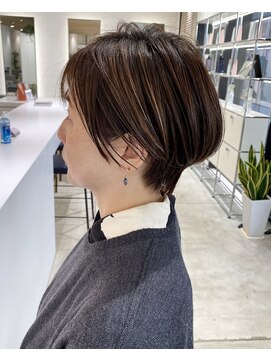 ステアケース 武蔵小杉店(stair:case) 大人ショート/ショートボブ/白髪ぼかしハイライト/武蔵小杉