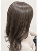 ル リアン(Le Lien) 柔らかく艶めく大人のミディアムスタイル
