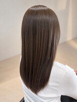 アンバー(amber.)&nbsp;オリーブベージュで透明感のあるツヤ髪に