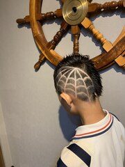 スパイダーマンに魅了された男×体操服×キッズカット