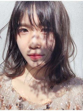 ネイロ(NE/LO) 透け感ミディアムとシークレットカラー