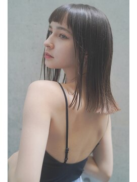 レジュアル(RESSUAL) エアリーミディ ショートパーマ 黒髪 ホワイトアッシュ