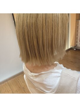 クララ サカエ(CLALA Sakae LA.DONNA group) ぱつっとブロンド