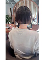 トナリ(tonari)&nbsp;毛先ハイライトの顎上ボブ