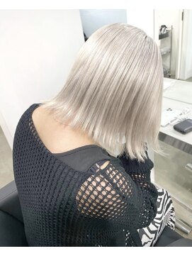 ジーナ オモテサンドウ(XENA) ケアブリーチ×ハイトーン×ホワイトブロンド（表参道)）