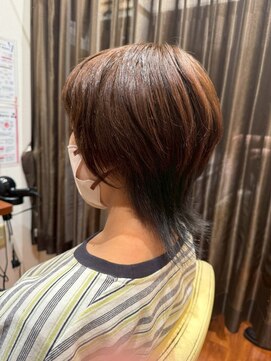 ミディアムレイヤー外ハネスタイルバレイヤージュカラー