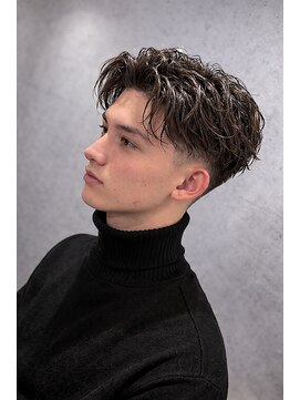 ワンワンオー バーバーショップ 長浜店(@110 BARBER SHOP) 波巻きパーマ×ミドルフェードで作る最旬メンズスタイル