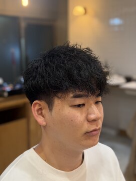 ゼロスバーバー(0's BARBER SHOP) ツイストスパイラルパーマ