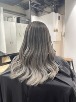 フォーク(FOLK)&nbsp;YAMATO グレージュハイライトバレイヤージュ　白髪ぼかし