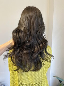 シー(SEA) 透明感抜群！オリーブグレージュ