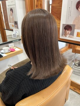 アドラーブル 松崎店(adorable) 【切っぱなしミディ】【アッシュベージュ】【ラテカラー】