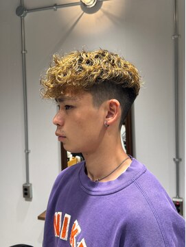 グルーマーズトウキョウ 渋谷店(GROOMER/S TOKYO) ハイトーンスペインカール　フェード