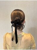 ベロアリボンのシニヨンスタイル