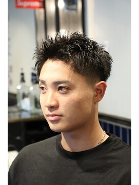 ツーエイチ 新宿(2H) テーパーフェード/スパイキーショート/新宿