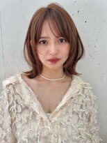顔まわりレイヤーミルクティーベージュ外ハネレイヤーボブ