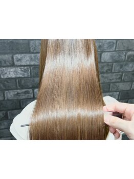 【北長瀬駅車で5分/駐車場有】髪の芯に潤いをチャージ！経験豊富なスタイリストの本格ケアトリートメント◎