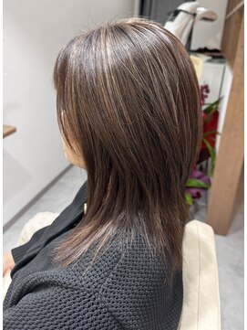 レアククナ(Lea kukuna) 大人女性のハイライトカラー明るい白髪染