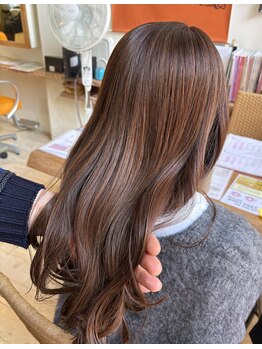 フラット(flat)の写真/白髪ストレスを自信に変えるflat独自の高発色カラー&似合わせカットで、毎日「染めたて?」と聞かれる艶。