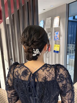 アース エレガンス 吉祥寺店(EARTH Elegance) 編み込みで魅せる、上品シニヨンアレンジ