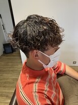 エヌプラス(N+)&nbsp;刈り上げセンターパートサーフカールブルーブラッフェザーパーマ