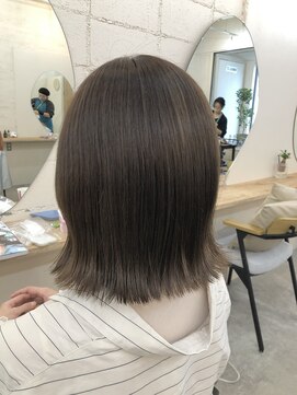 ロア 四条河原町店(LoRE) 透明感たっぷりダークグレー/手塚