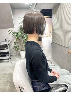 クルミ(kurumi) オリーブベージュとパツボブ