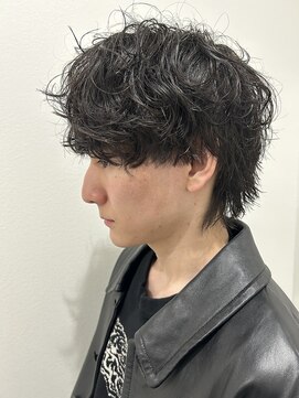 ヒュイル バイ ニアウ(Hwyl by Niau) メンズマッシュウルフ波巻スパイラルパーマニュアンスパーマ眉毛