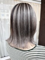 ヴァイブス(vibes)&nbsp;バレイヤージュで魅せるクールグレージュカラー