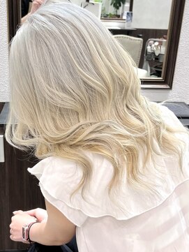 ベルヘアーデザイン 堺東(Belle hair Design) ハイトーンレイヤーカットブランドミルクティーベージュ堺東