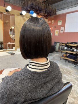 チャプター 問屋町(chapter) 透明感ケアカラーアッシュグレージュ切りっぱなしボブ韓国ヘア