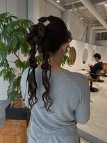 オーラ(ora)&nbsp;【20代結婚式お呼ばれヘアセット、参列アレンジ、ツインポニー】