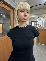リアン(Lien) ケアブリーチ/ハイトーンホワイト/ぱっつんバング/ミディアム