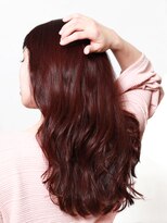 エストラスト 京都本店(s_trust)&nbsp;ウェットな質感を生かし、フェミニンさをアピール！