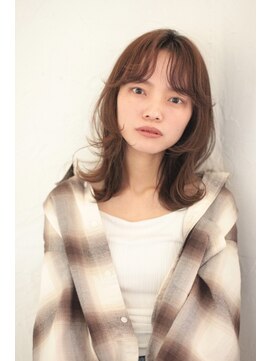 ファム(FAM) くびれヘア　レイヤー　ベージュ　パーマ　代官山　中目黒　渋谷