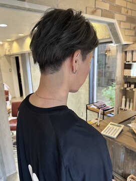 ヘアメイク リヴ(Hair Make Liv) アッシュグレー×刈り上げショート