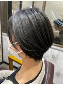 ショートボブ/センターパート/ツヤ髪/グラデーション/イヤリング