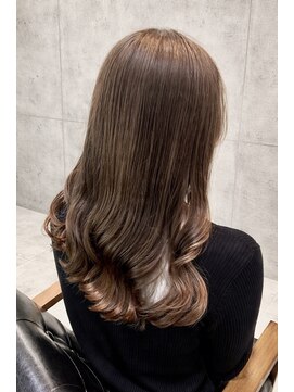 リック(Ric by KENJE) 艶ブラウン×韓国風くびれロング