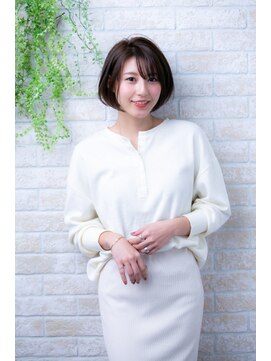 ヘアーアートシフォン 池袋西口店(Hair art chiffon) 似合わせカットで個性的斜めバングで大人かわいいナチュラルボブ