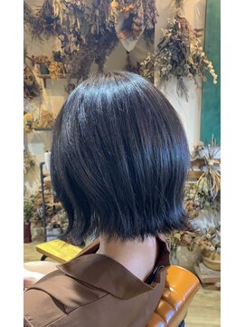 ミネット(Minette) 切りっぱなしボブ