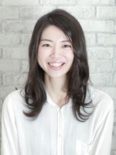 STYLIST紹介1、三瓶 友香/頭皮と毛髪へ一番適切な施術を心がけます。内側からキレイにを追求します！[稲毛]