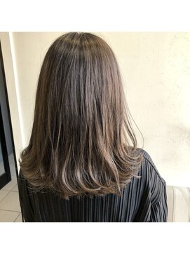 ペネロープ(Penelope) ［新宿］極細ハイライト/グレージュ/ミディアム　担当　夕島