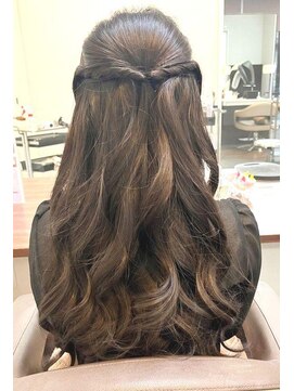 エノモト(ENOMOTO) 二十歳の集い二次会ヘア韓国風ねじねじハーフアップ