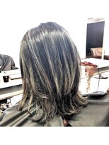 アフィナー 上大岡(Afinar) エアータッチバリヤージュ/ロングボブをプラチナカラー仕立てに