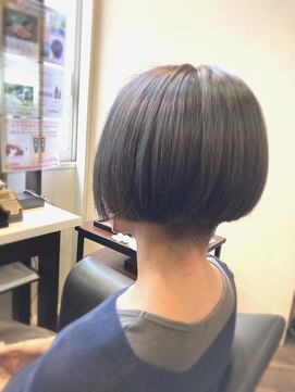 ナゴミノヒトトキ(NAGOMI NO HiTOTOKi) ベースハイライト刈り上げショート