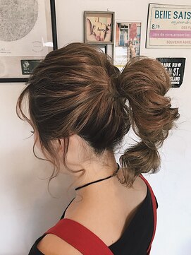 ルーナ ヘアラウンジ(Luuna hair lounge) くるりんぱポニー