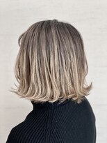 クロシェットヘアデザイン ハイトーングレージュグラデーション