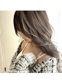 モノトーングレージュのバレイヤージュ