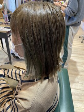 サラ(sarah) 切りっぱなしボブ/グリーンカラー