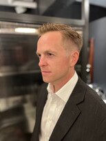 ザマンリバレッジニューヨーク(THE MAN LeverageNewYork)&nbsp;大人海外メンズ七三サイドパートフェード：大村　大心